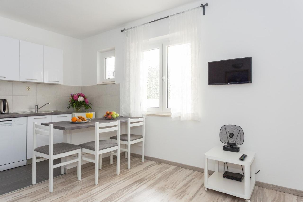 Apartments Oleander Sea View 챠브타트 외부 사진