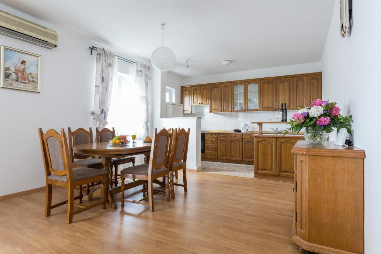 Apartments Oleander Sea View 챠브타트 외부 사진